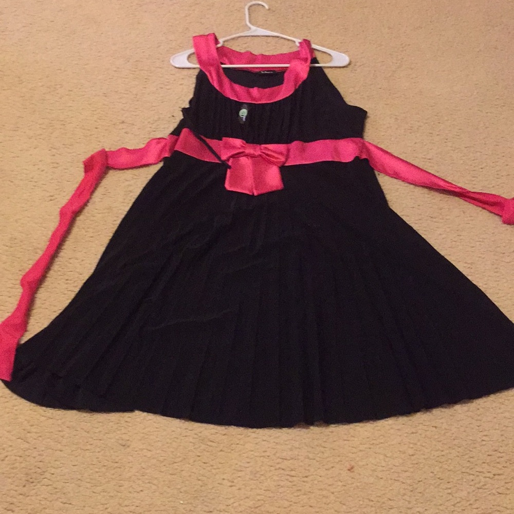 Black and pink dress with front bow